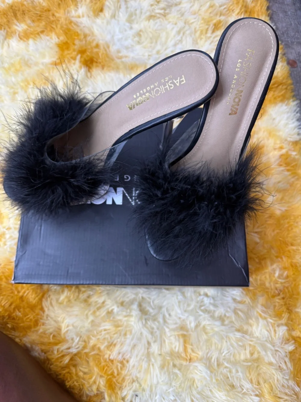 Fashionova Size 9 feather platforms